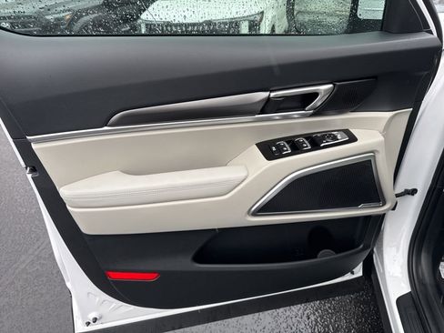 New 2025 Kia Telluride S image 10