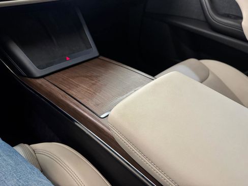 Used 2022 Tesla Model X image 22