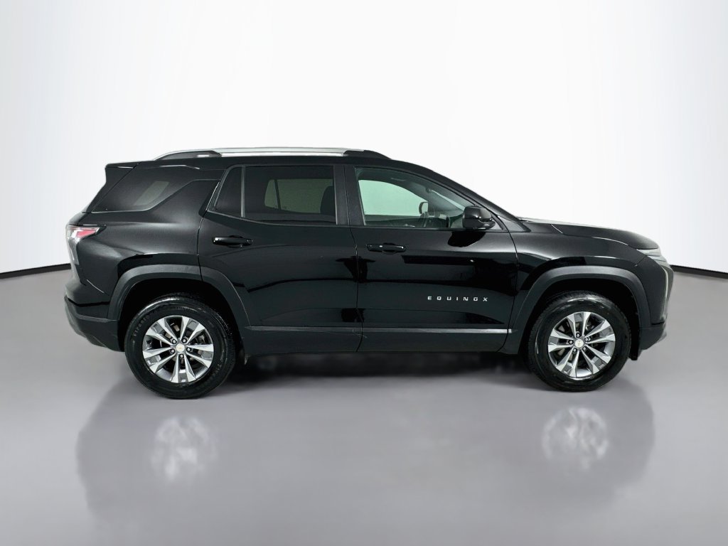 Used 2025 Chevrolet Equinox LT w/ Convenience Package II FWD image 9