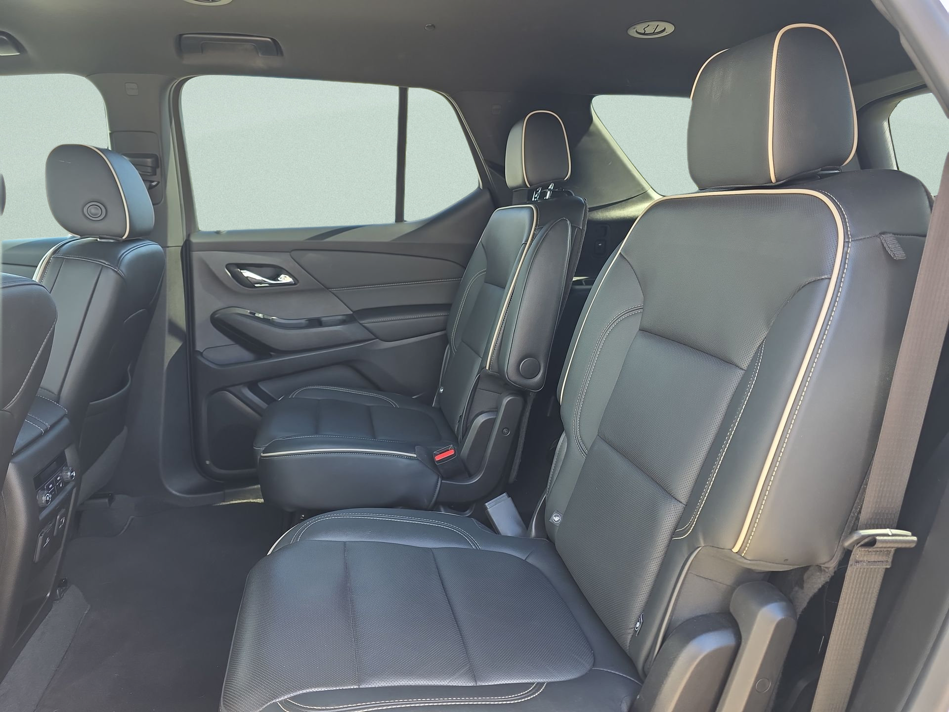 Used 2022 Chevrolet Traverse Premier AWD/4WD image 24