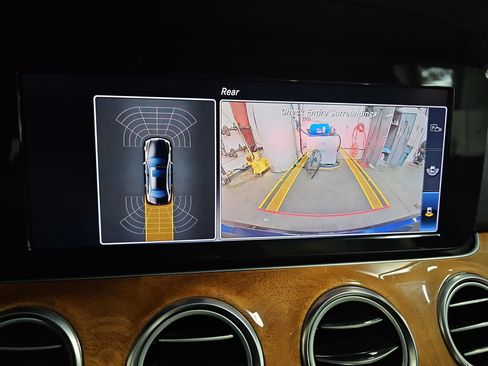 Used 2018 Mercedes-Benz E 300 image 24