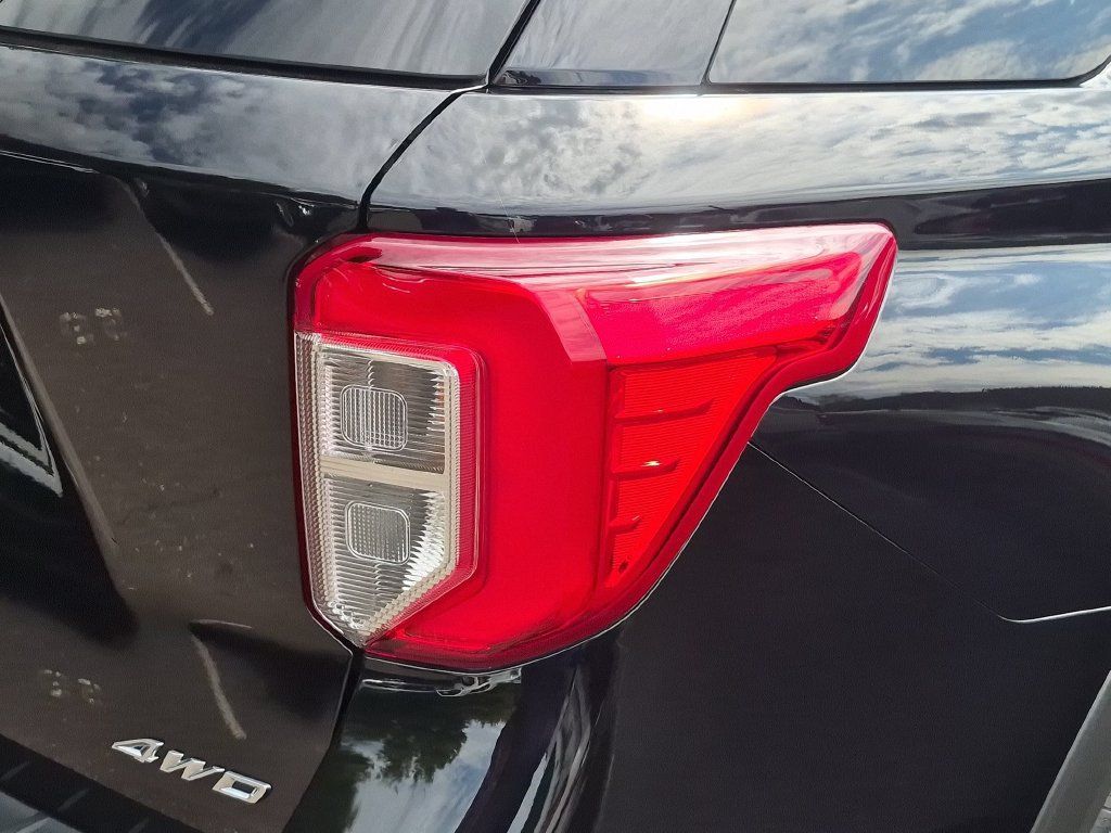 Certified 2021 Ford Explorer XLT w/ Equipment Group 202A AWD/4WD image 12