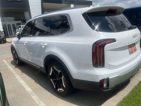 Used 2024 Kia Telluride EX FWD image 6