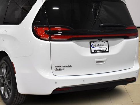 New 2026 Chrysler Pacifica Select FWD image 33