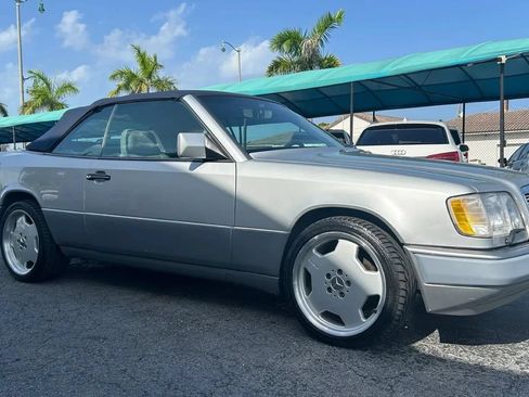 Used 1995 Mercedes-Benz E 320 Convertible image 4