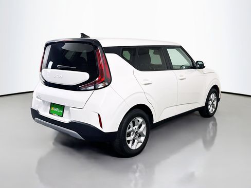Used 2024 Kia Soul LX w/ Option Group 015 FWD image 10