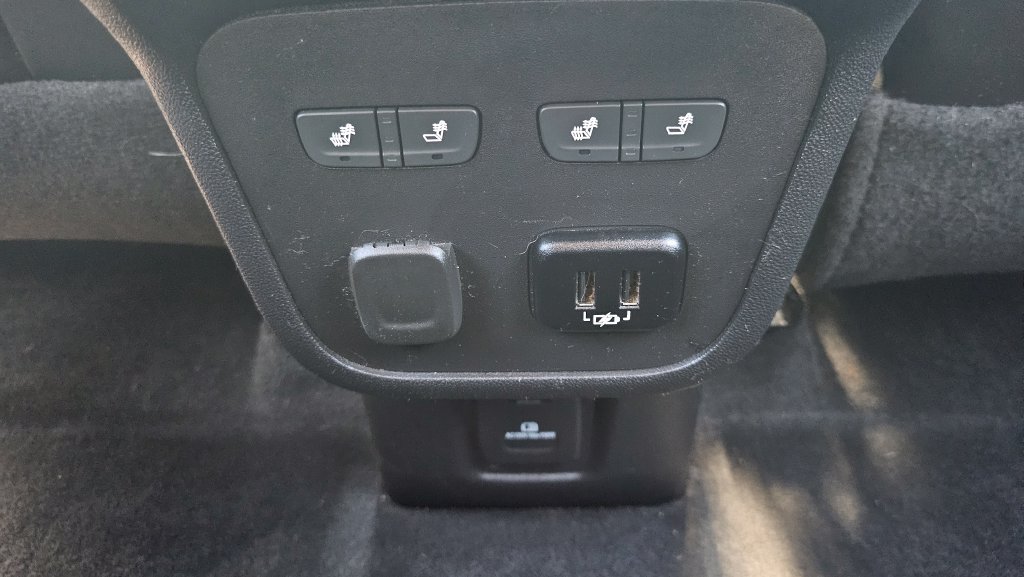 Used 2018 Chevrolet Equinox Premier FWD image 30