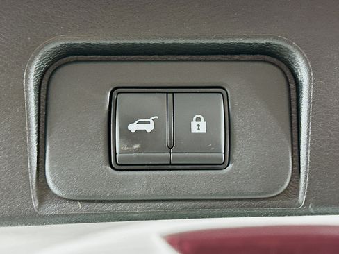 Used 2024 Nissan Rogue SV FWD image 28