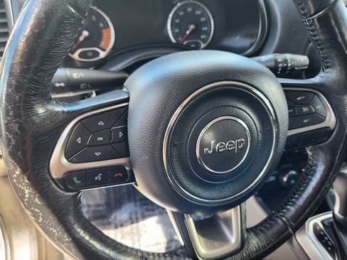 Used 2022 Jeep Renegade Latitude w/ Convenience Group AWD/4WD image 18