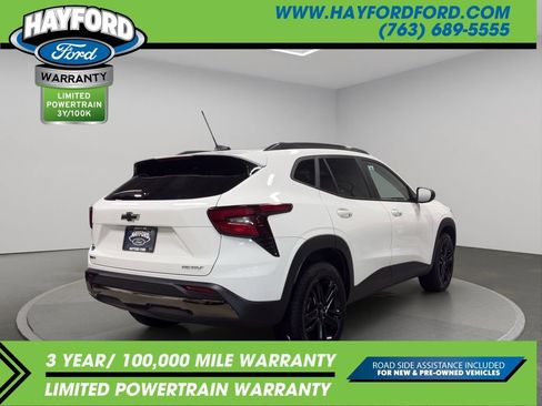 Used 2024 Chevrolet Trax ACTIV w/ Sunroof Package FWD image 3