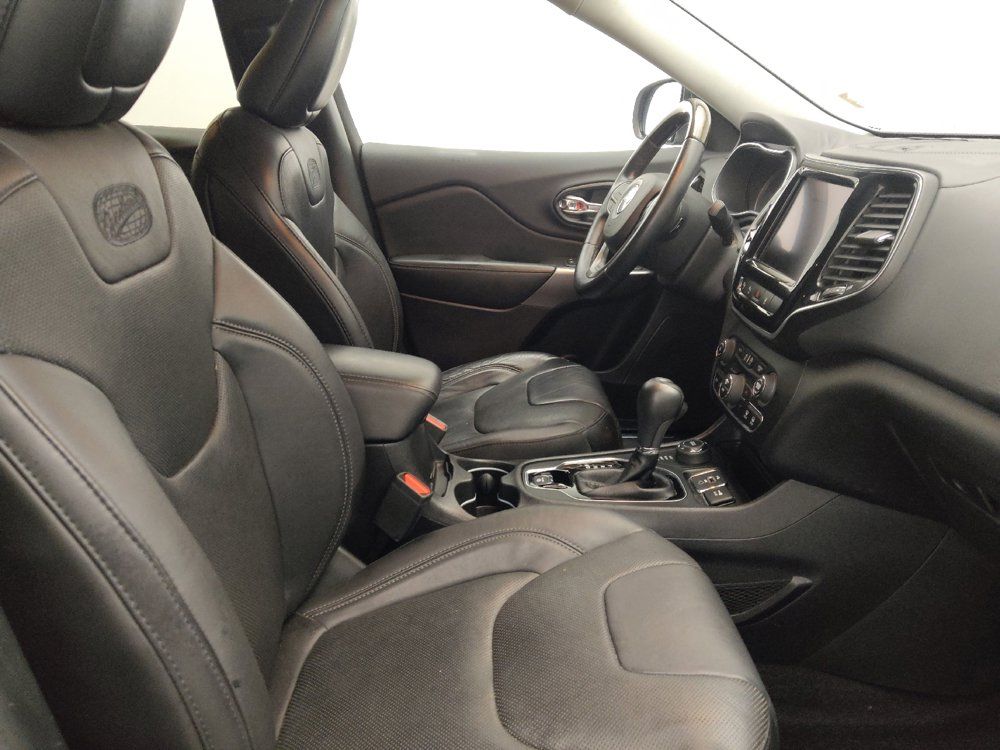 Used 2019 Jeep Cherokee Overland w/ Technology Group AWD/4WD image 21
