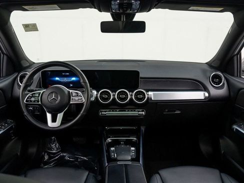 Used 2021 Mercedes-Benz GLB 250 4MATIC w/ Premium Package image 11