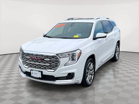 Used 2022 GMC Terrain Denali w/ Denali Premium Package AWD/4WD image 3