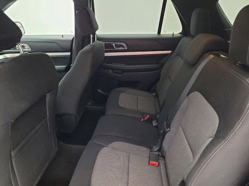Used 2016 Ford Explorer XLT image 18