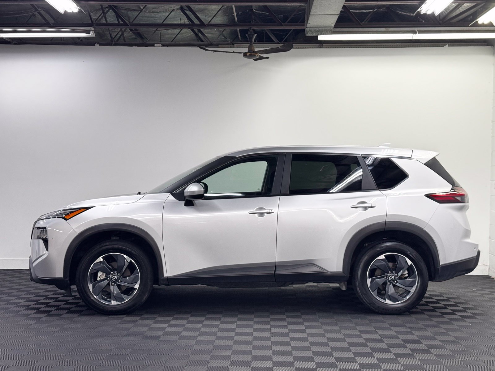 Certified 2025 Nissan Rogue SV AWD/4WD image 4