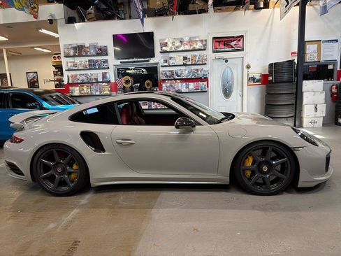 Used 2019 Porsche 911 Turbo S image 4