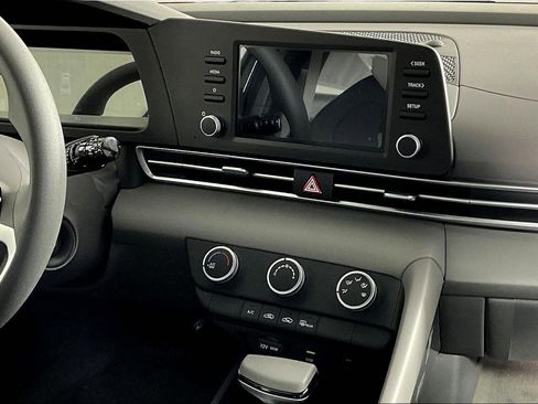 New 2026 Hyundai Elantra SE FWD image 11