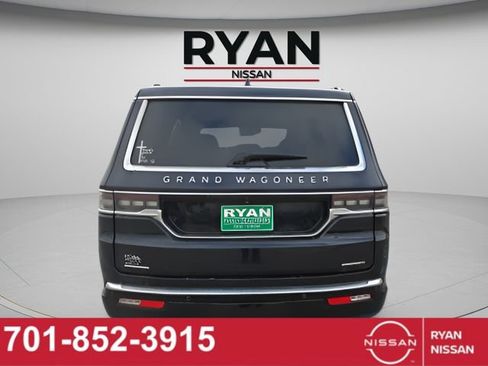 Used 2023 Jeep Grand Wagoneer Series II AWD/4WD image 4