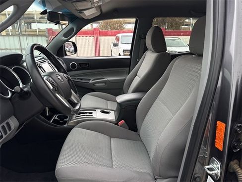 Used 2014 Toyota Tacoma PreRunner w/ SR5 Package image 25