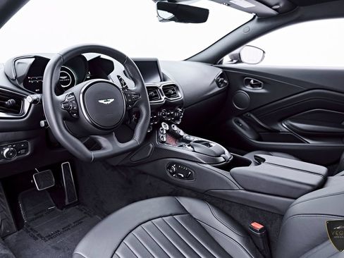 Used 2021 Aston Martin V8 Vantage Coupe RWD image 2