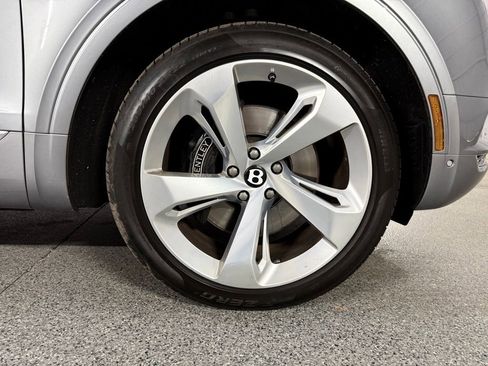 Used 2017 Bentley Bentayga AWD/4WD image 6