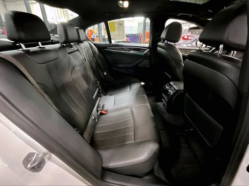 Used 2021 BMW 540i xDrive w/ Premium Package image 19