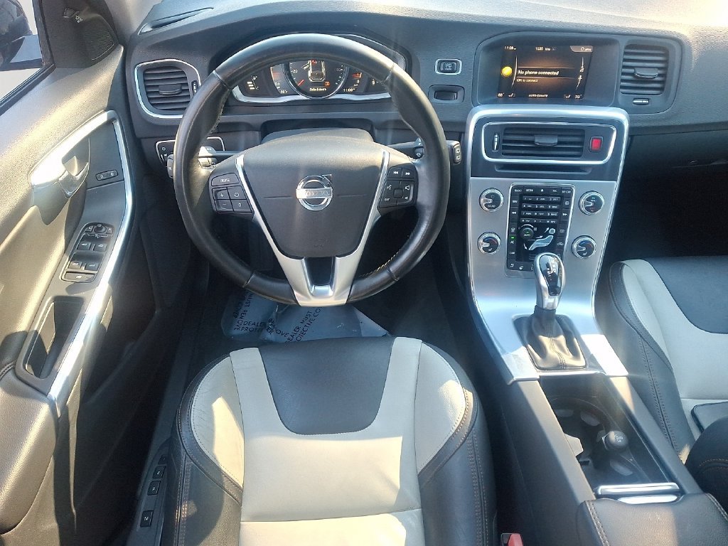 Used 2018 Volvo V60 T5 Cross Country AWD/4WD image 11