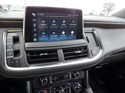 Used 2024 Chevrolet Suburban Premier w/ Premium Package image 8