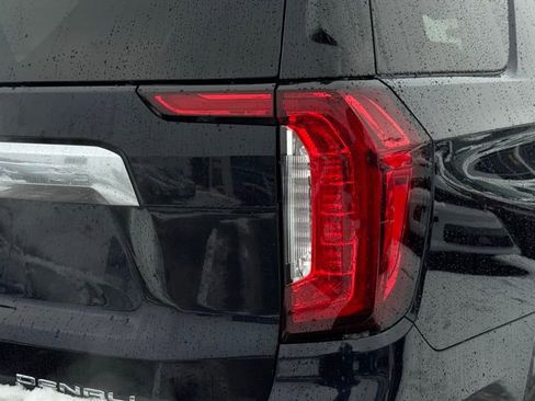 Used 2021 GMC Yukon Denali w/ Denali Ultimate Package image 8