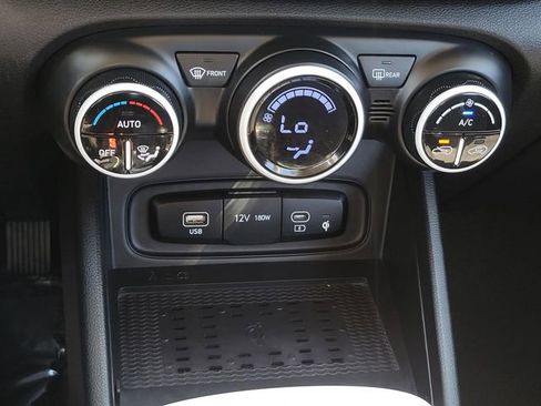 Certified 2024 Hyundai Venue Limited image 24