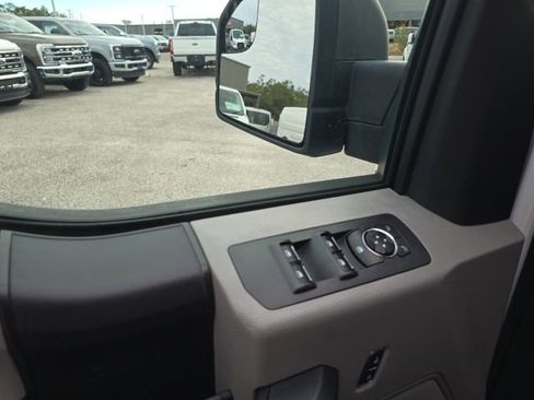 Used 2017 Ford F150 XL w/ Equipment Group 101A Mid image 9