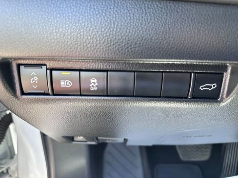 Used 2024 Toyota Venza Nightshade AWD/4WD image 17