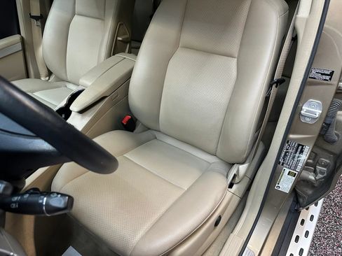 Used 2010 Mercedes-Benz GLK 350 4MATIC image 18