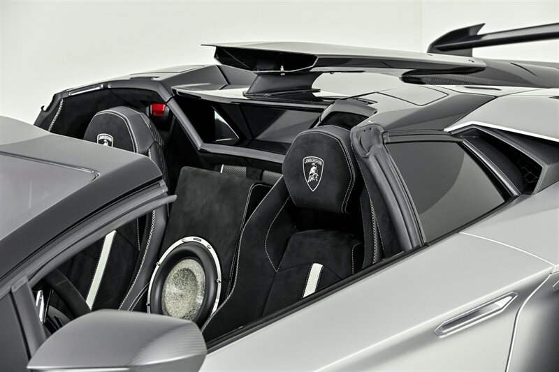 Used 2020 Lamborghini Aventador SVJ AWD/4WD image 12