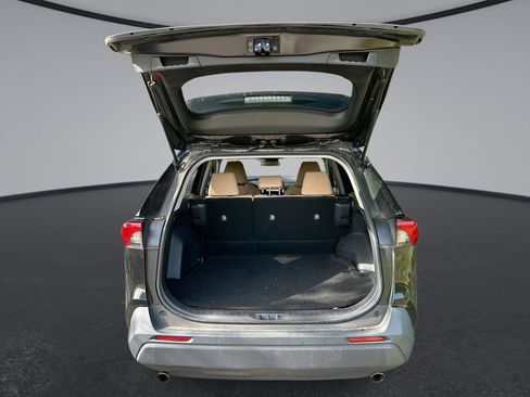 Used 2021 Toyota RAV4 LE FWD image 27