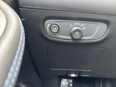 Used 2025 Buick Encore GX Sport Touring FWD image 17