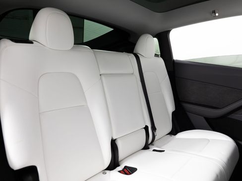 Used 2024 Tesla Model Y Long Range image 25