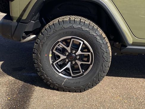 New 2026 Jeep Wrangler Unlimited Rubicon w/ Steel Bumper Group image 37