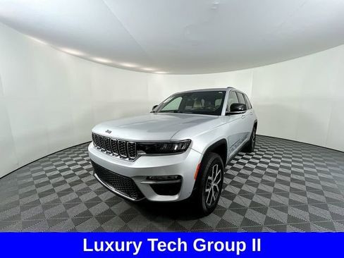 Used 2023 Jeep Grand Cherokee Limited w/ Luxury Tech Group II image 5