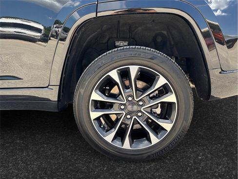 Used 2023 Jeep Grand Cherokee Overland image 16