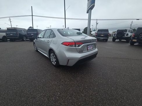 Used 2024 Toyota Corolla LE FWD image 6