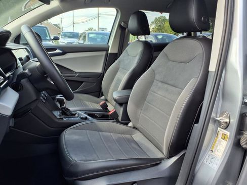 Certified 2022 Volkswagen Taos SE w/ IQ.Drive SE Package image 13