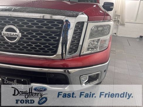 Used 2017 Nissan Titan SV image 11