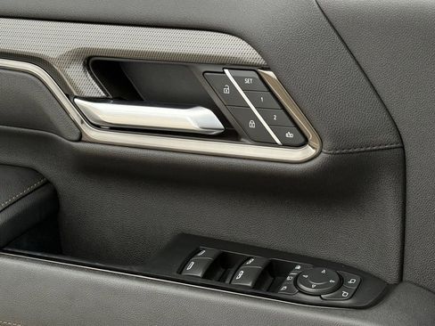 Used 2024 GMC Sierra 2500 AT4 image 20