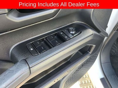 Used 2025 Toyota 4Runner SR5 AWD/4WD image 17