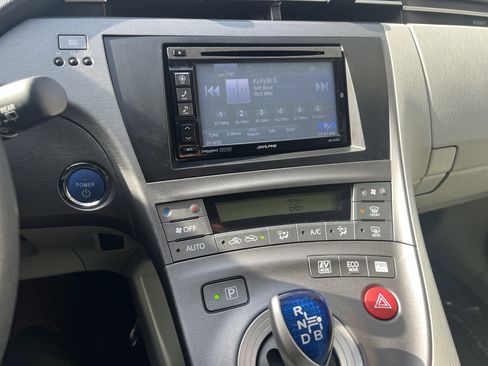 Used 2013 Toyota Prius Two image 20