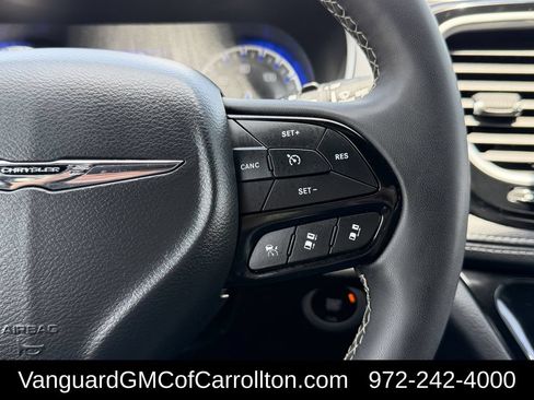 Used 2025 Chrysler Pacifica Limited FWD image 16
