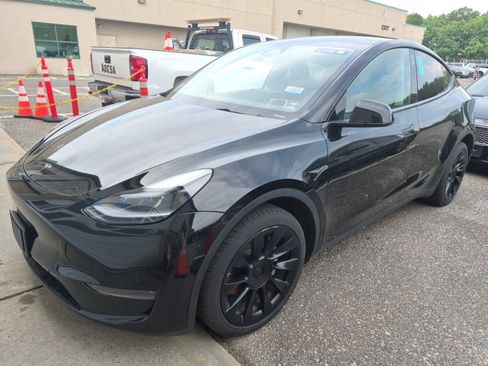 Used 2023 Tesla Model Y Long Range AWD/4WD image 2
