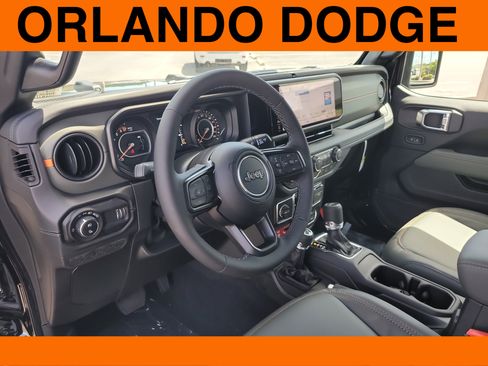 Used 2025 Jeep Gladiator Mojave image 14