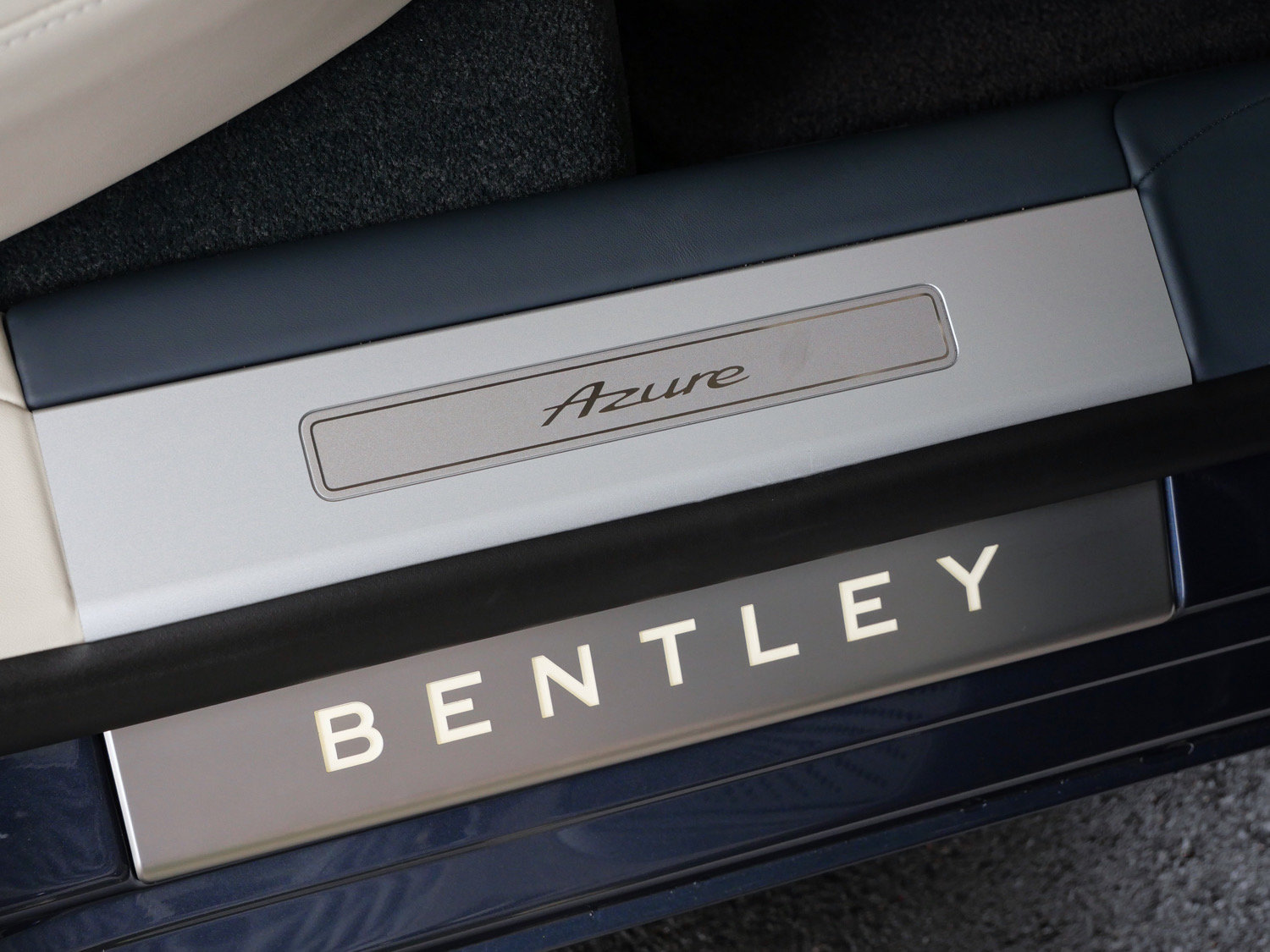 Used 2023 Bentley Flying Spur Azure AWD/4WD image 25